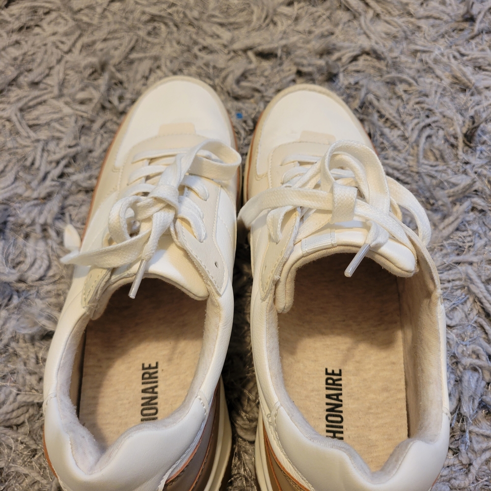 Score White and Tan Sneake👩😍